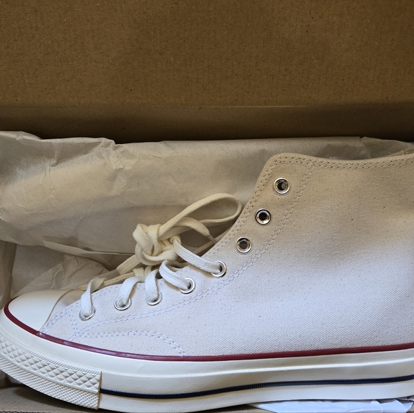 Converse - Picture 2 of 3